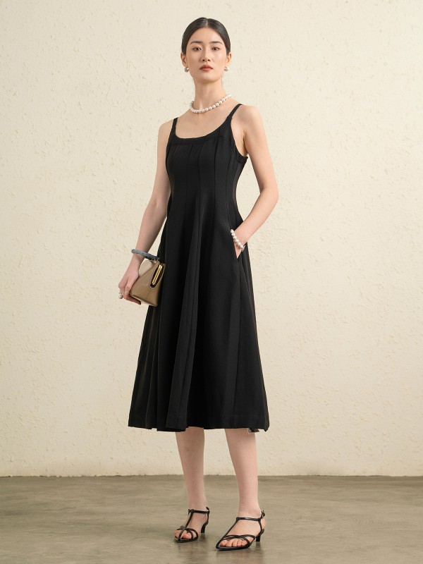 D Family Elegant Small Black Skirt with Adjustable Shoulder Straps and Iodine French Waist Strap